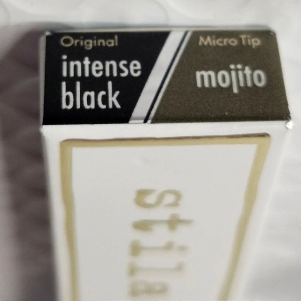 Stila Duel Ended Liquid Eyeliner in Intense Black/Mojito